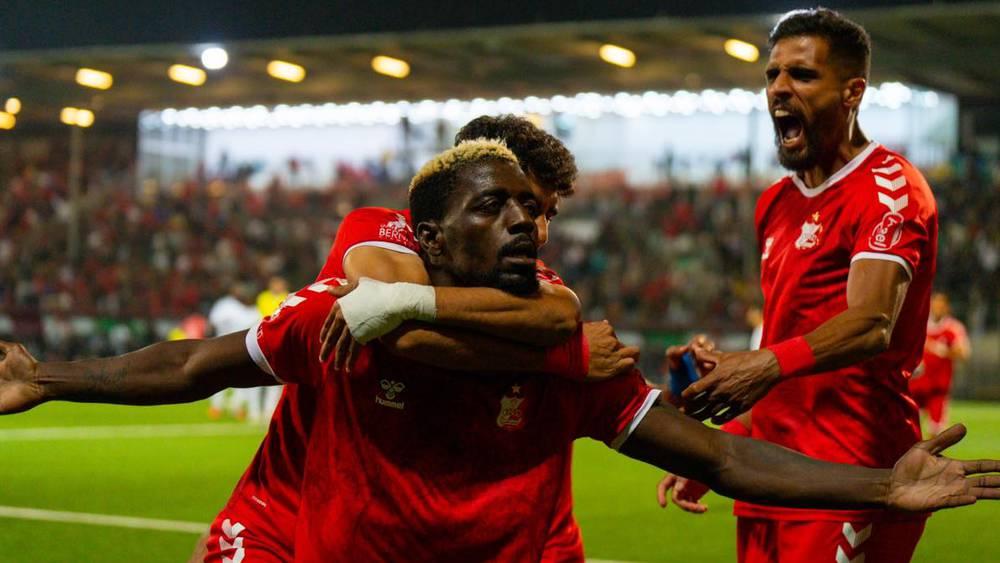 أكسيل مايي يفك شفرة الوصول إلى الشباك ويقود أهلي بنغازي إلى صدارة الدوري الليبي وجماهير الفريق تصفه بـ"السفاح"