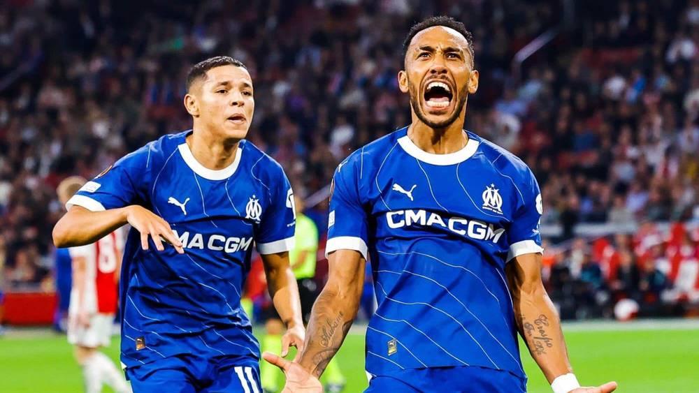 أوباميانغ: "حارث يمنحني الكثير من الفرص في الملعب وأنا سعيد باللعب مع رجل مثله"