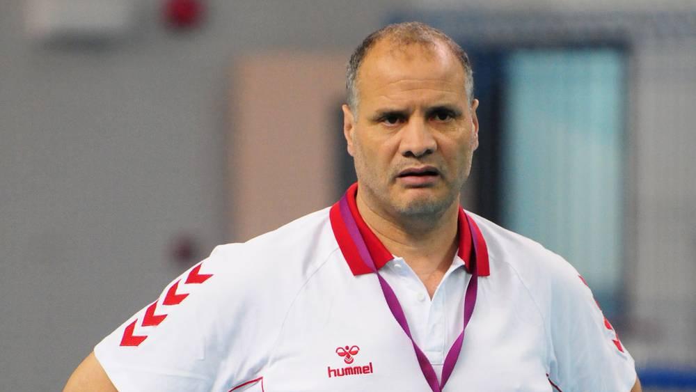 بوشكريو مدرب المنتخب الجزائري السابق "يفضح" الاتحاد الجزائري لكرة اليد: "المنتخب يُستغل من بعض الأطراف في 'التبزنيس'!"