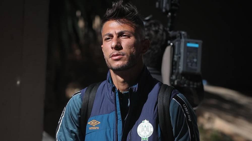 الجزائري بوزوق يعود إلى استئناف تداريبه رفقة الرجاء