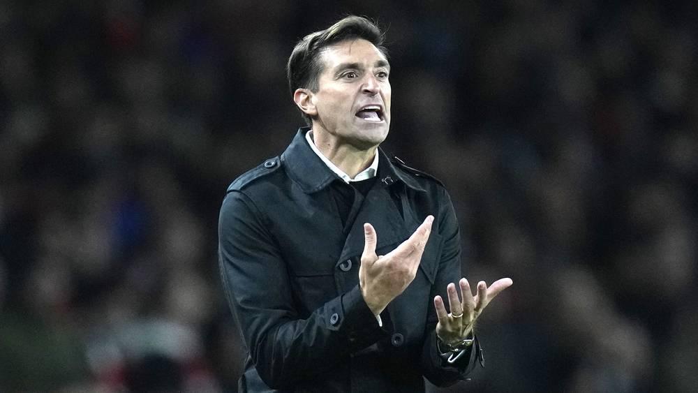 إشبيلية يقيل مدربه دييغو ألونسو بعد الهزيمة القاسية أمام خيتافي بنتيجة (3-0)