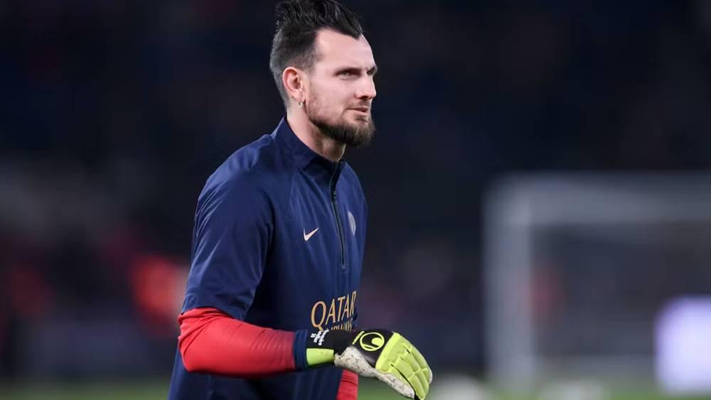 حارس مرمى باريس سان جيرمان "ألكسندر لوتيليه" يتعرض لهجوم مسلح من طرف 4 لصوص