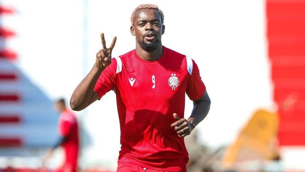 تقارير/ الكونغولي مبينزا يقترب من العودة إلى الوداد على سبيل الإعارة