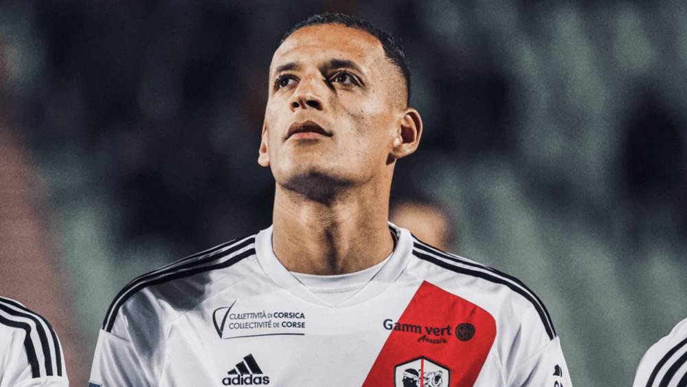 أجاكسيو الفرنسي يعلن رحيل المهاجم المغربي ياسين بامو