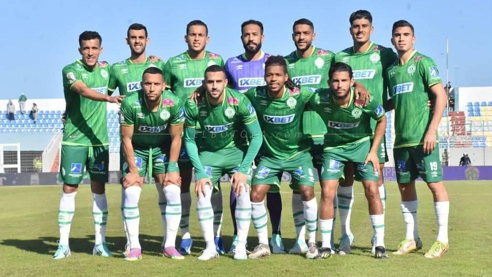 تشكيلة الرجاء أمام اتحاد طنجة.. زينباور يدفع بمقدم وخفيفي في الدفاع والزرهوني يقود خط الهجوم رفقة النفاتي وبوزوق