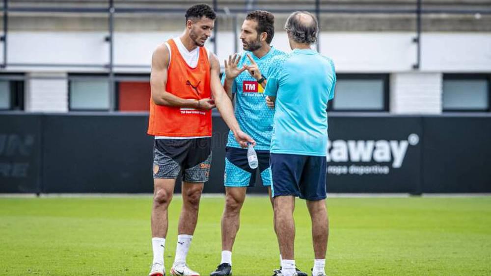 باراخا (مدرب فالنسيا): "أملاح سينضم للمنتخب المغربي في اليوم الأول من المعسكر ولن يكون حاضرا أمام فياريال"