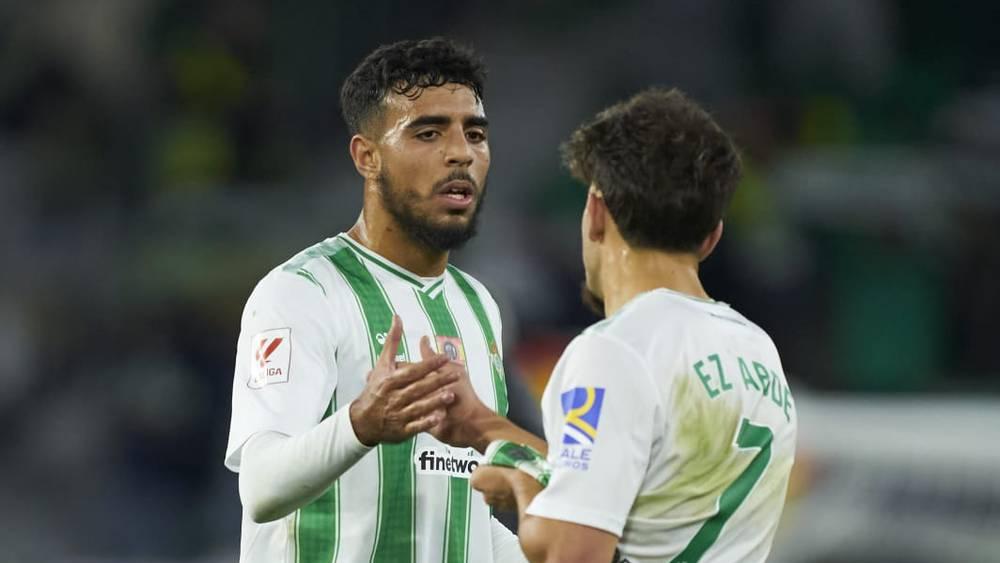 جماهير ريال بيتيس تطالب المغربي شادي رياض بالبقاء وعدم الرحيل إلى برشلونة