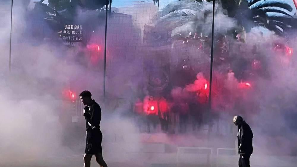 جماهير الوداد حاضرة في تداريب الفريق لتحفيز اللاعبين قبل "الديربي"