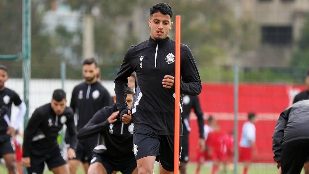 الوداد يخوض ثاني حصصه التدريبية بمركب بنجلون قبل التوجه إلى تطوان استعدادا لمباراة يوم غد الأحد