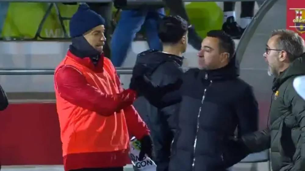 لاعبان من فريق "بارباسترو" يعتديان على تشافي بسبب احتجاجه على الحكم الرابع!