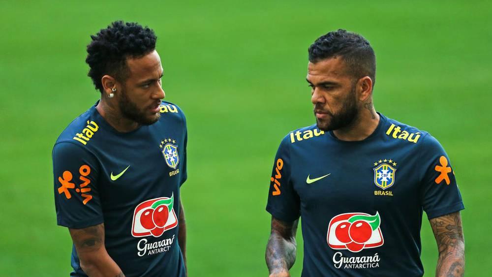 والد نيمار يُحوّل 150 ألف يورو لتخفيف العقوبة الحبسية عن داني ألفيس!