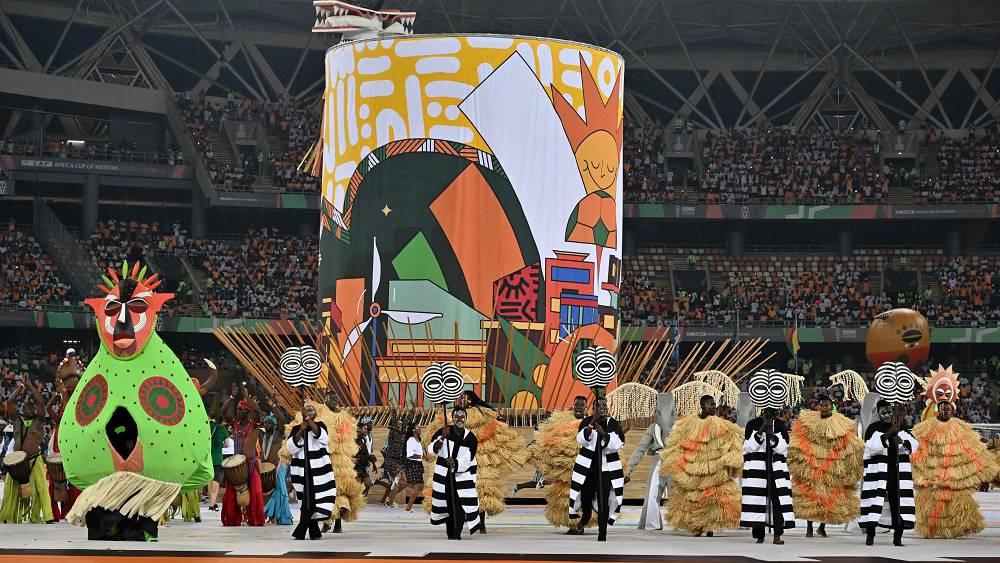 النسخة الـ34 من كأس أمم أفريقيا تنطلق رسميا بالكوت ديفوار بتواجد رئيس البلاد وحضور جماهيري "غفير" والعديد من الشخصيات الرياضية
