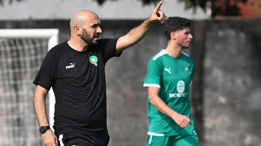 الركراكي: "الحرارة والرطوبة تستنزف طاقة اللاعبين والظروف المناخية تتطلب تدبير التغييرات ولحظات القوة والضعف"