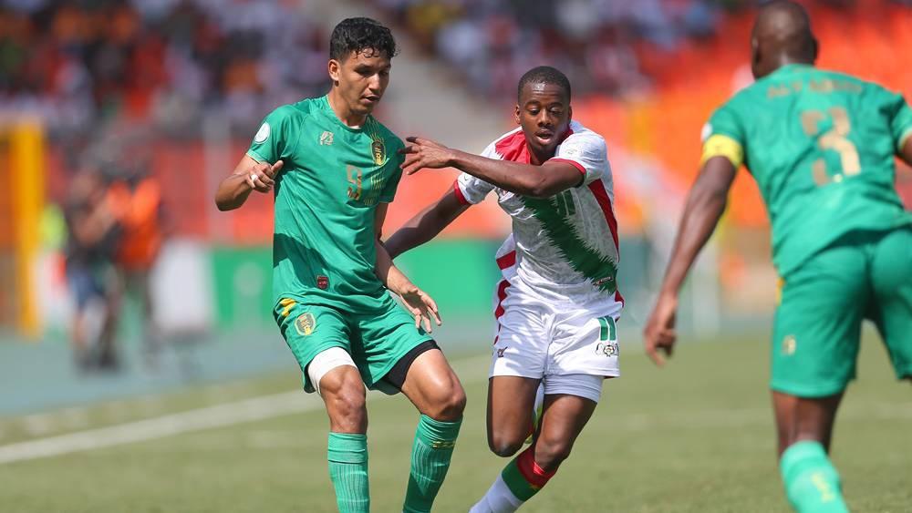 "كان الكوت ديفوار"/ بوركينا فاسو تتغلب في "الوقت القاتل" على موريتانيا (1-0) في مباراة قادها الحكم المغربي جلال جيد