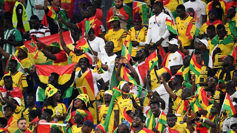 تقارير/ بعد التهديد بالعودة إلى ديارهم.. غانا تمنح 400 دولار لمشجعي منتخبها المتواجدين بالكوت ديفوار من أجل مساندة "البلاك ستارز" في "الكان"