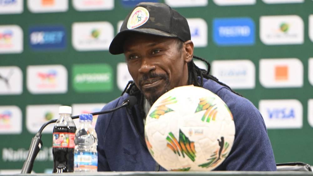 سيسي عن عدم تقاضيه راتبه منذ 6 أشهر: "المدرب الجائع هو الذي يقود السنغال حاليًا"