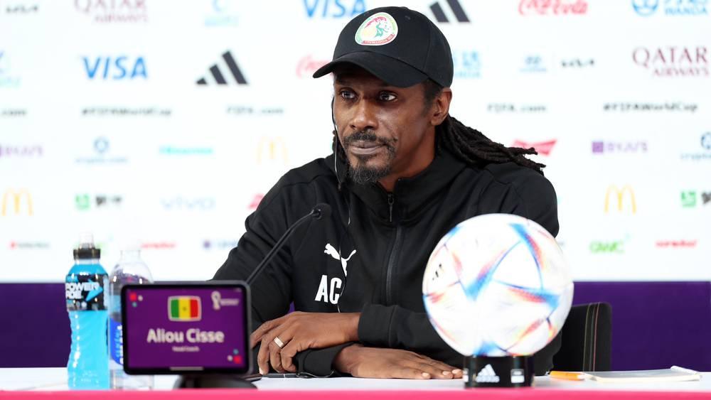 أليو سيسي يقضي ليلة أمس الجمعة في المستشفى بعد تعرضه لوعكة صحية عقب فوز السنغال على الكاميرون