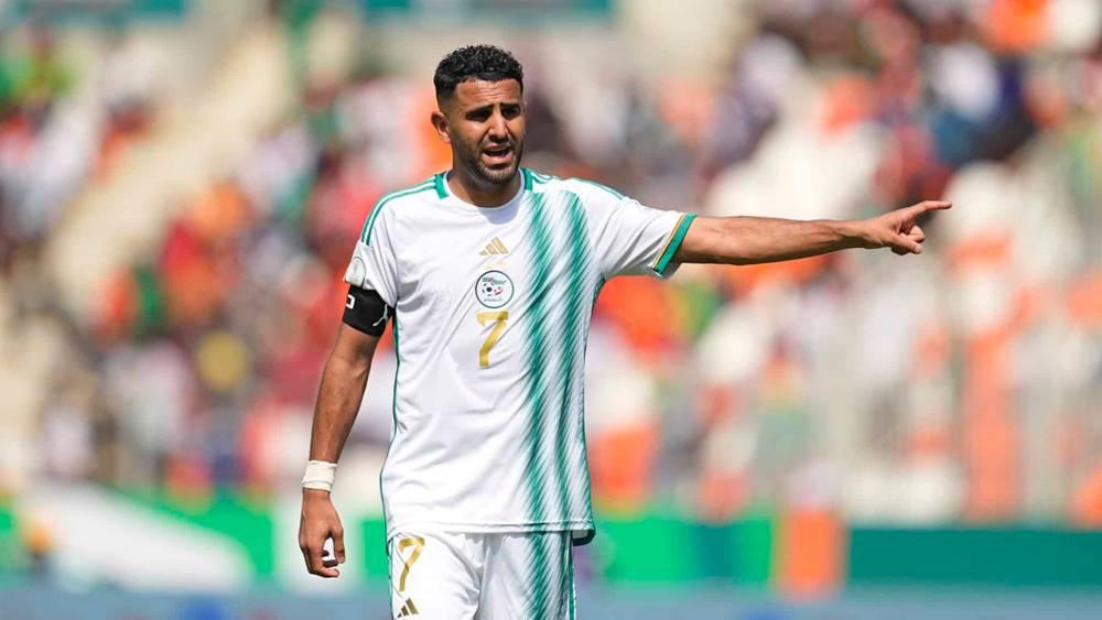 رياض محرز: "أنا مراقَب أكثر من زملائي وأفريقيا ليست هي أن تراوغ 4 لاعبين"