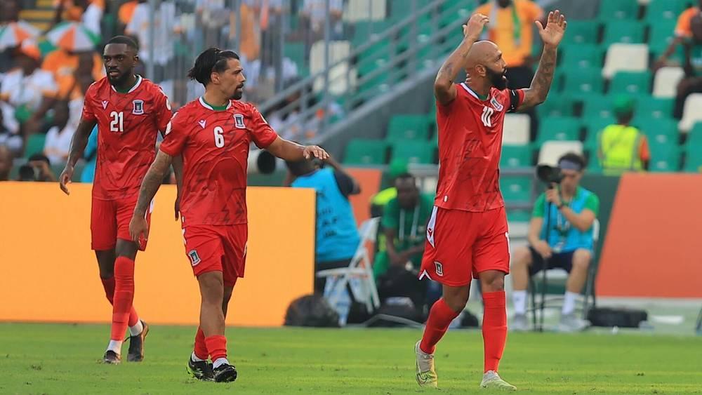 مكافآت مالية "ضخمة" لمنتخب غينيا الاستوائية.. رئيس البلاد يعد بتقديم مليون يورو بعد التأهل وإبنه يقدم 50 ألف يورو عن كل هدف في مرمى كوت ديفوار