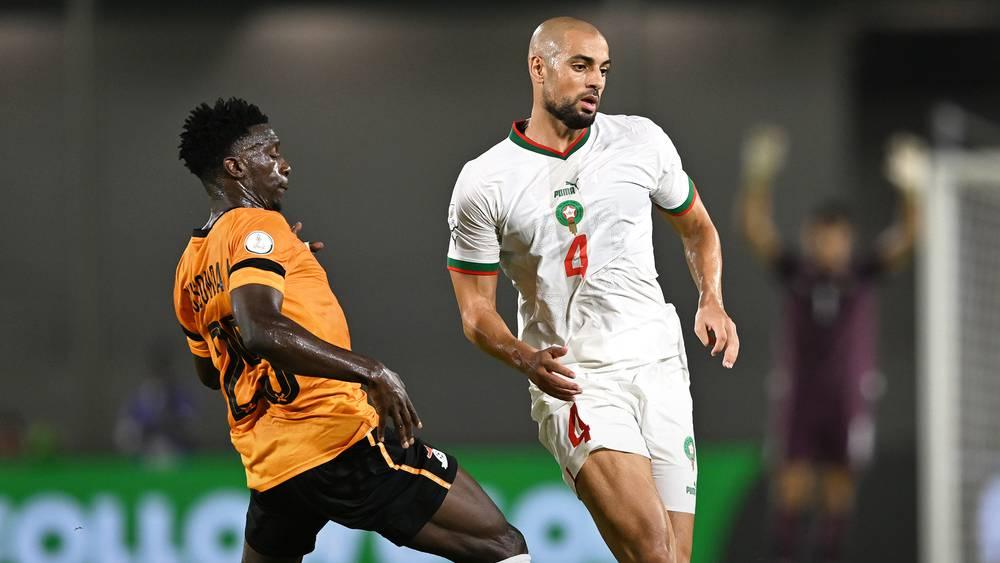 أمرابط: "لا أعرف لماذا تم توقيف الركراكي.. نحن نشتاق إليه وسنعبر عن حبنا له ونهديه الفوز في مباراة اليوم"