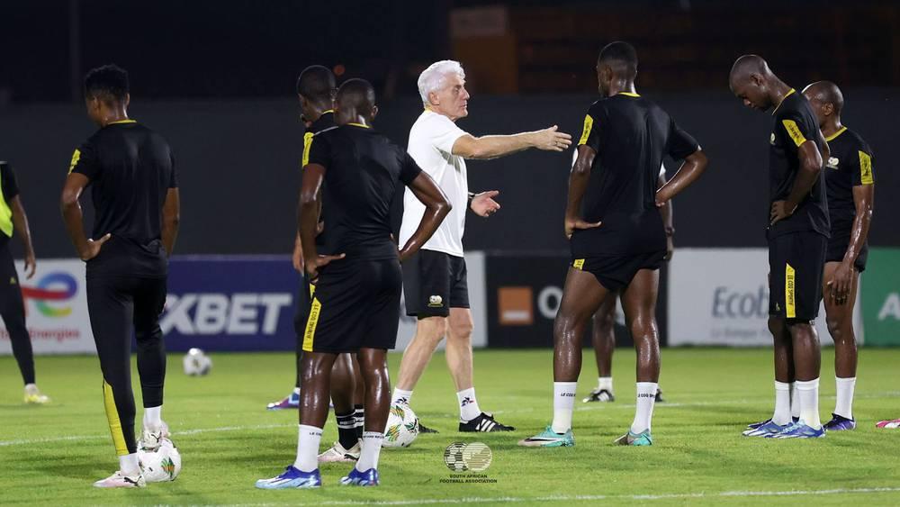 منتخب جنوب أفريقيا يشتكي من نسبة "الرطوبة العالية" بعد أول حصة تدريبية مسائية في سان بيدرو