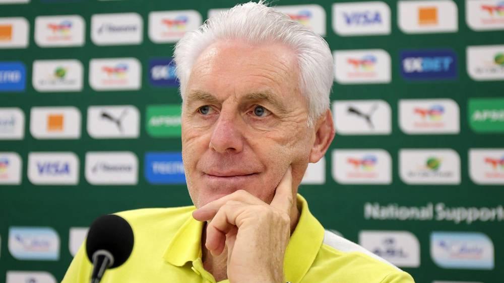 بروس (مدرب جنوب أفريقيا): "نحن مستعدون ولسنا خائفين ونؤمن بأنه يمكننا هزم المغرب رغم أنه منتخب قوي"