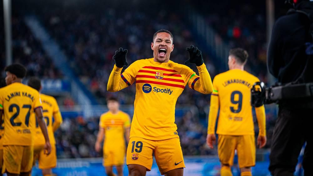 برشلونة يفوز على ديبورتيفو ألافيس 3-1 في الدوري الإسباني