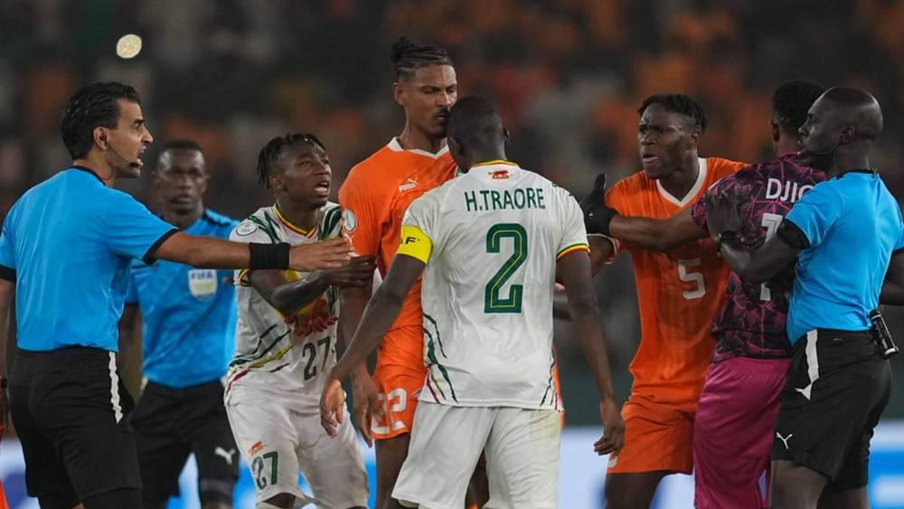 كوياتي مدافع مالي: "دون التقليل من احترام ساحل العاج ولكن الحكم أعطاهم الكثير"