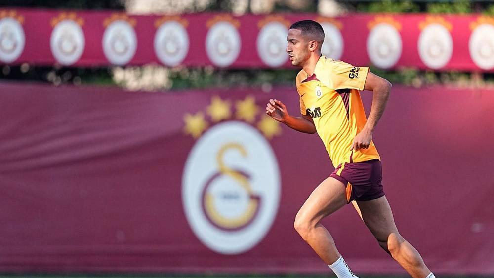 حكيم زياش يبدأ تداريبه بشكل انفرادي قبل العودة إلى المران الجماعي لغلطة سراي