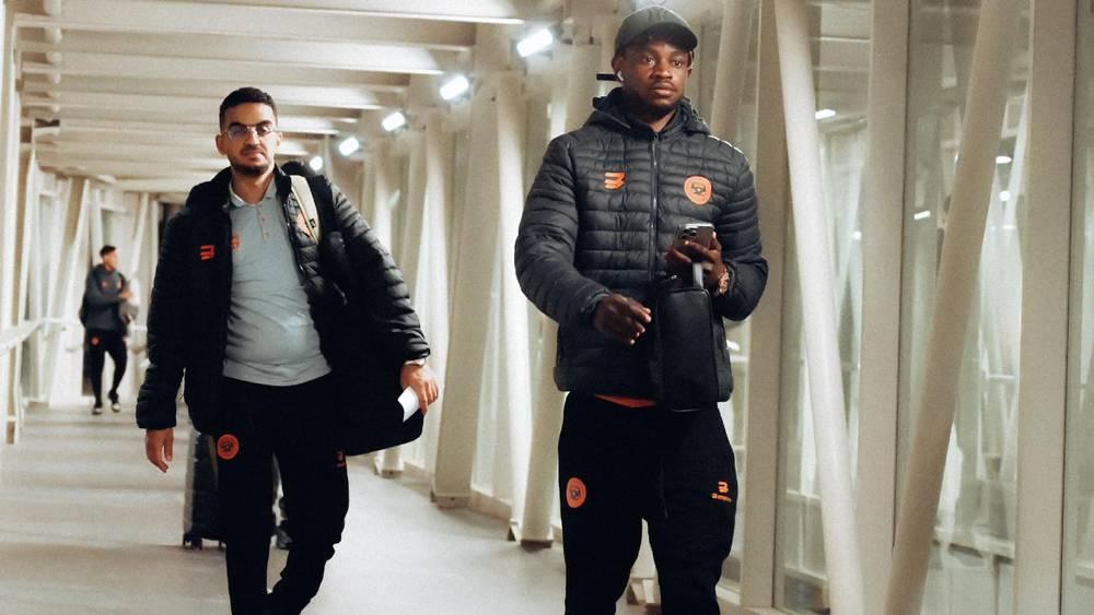 بعثة نهضة بركان عالقة في بوتسوانا بسبب عدم توصلها بترخيص للهبوط في جنوب أفريقيا