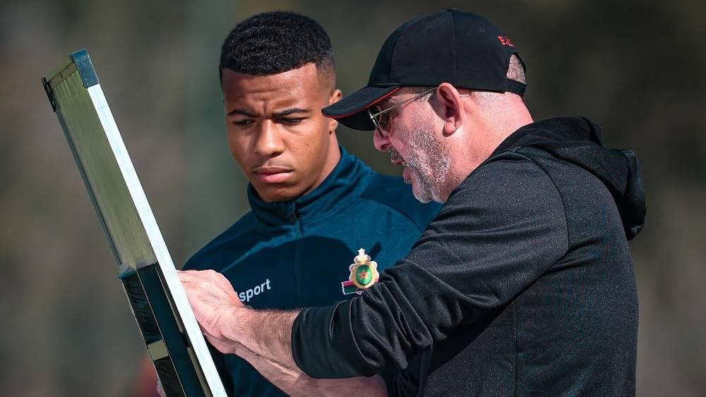 النابي: "نخوض كل المباريات على أنها نهائيات.. نقوم بكل مجهودنا لبلوغ الهدف ونحترم الرجاء وباقي المنافسين"