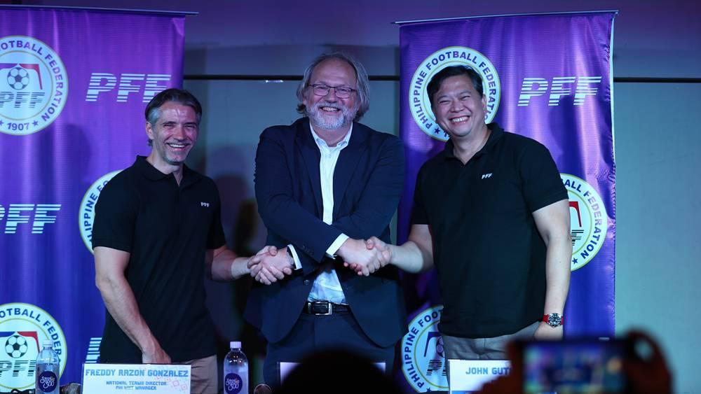 رسميا/ الاتحاد الفلبيني يعلن تعاقده مع البلجيكي "توم سانتفيت" المدرب السابق للمنتخب الغامبي