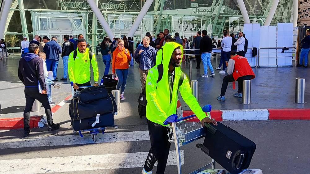 بعثة أسيك ميموزا تحط الرحال بمدينة مراكش تأهبا لمواجهة الوداد غدا السبت