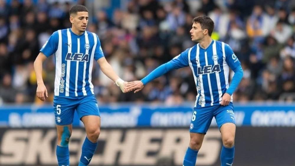 مدرب ألافيس: "عبقار تعرض لضربة قوية على مستوى الورك ولا أظن أنها إصابة خطيرة"