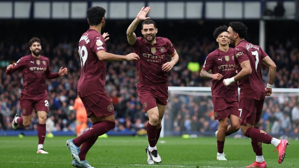 السيتي يحقق فوزًا ثمينًا على إيفرتون في سباق التأهل لدوري الأبطال