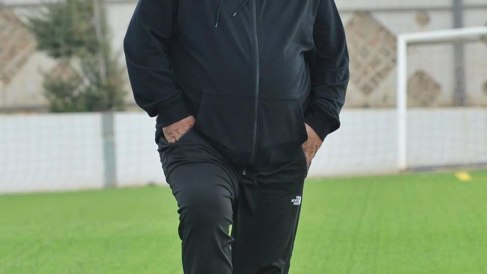 تقارير جزائرية/ مدرب شباب قسنطينة يجهز لاعبيه لمواجهة ن. بركان والإقالة تهدده حال فشله في التأهل للنهائي