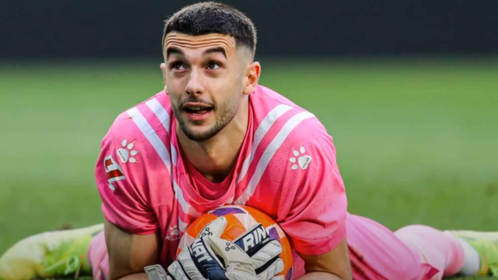 خوان غارسيا يشترط على برشلونة اللعب أساسيا لإتمام انتقاله