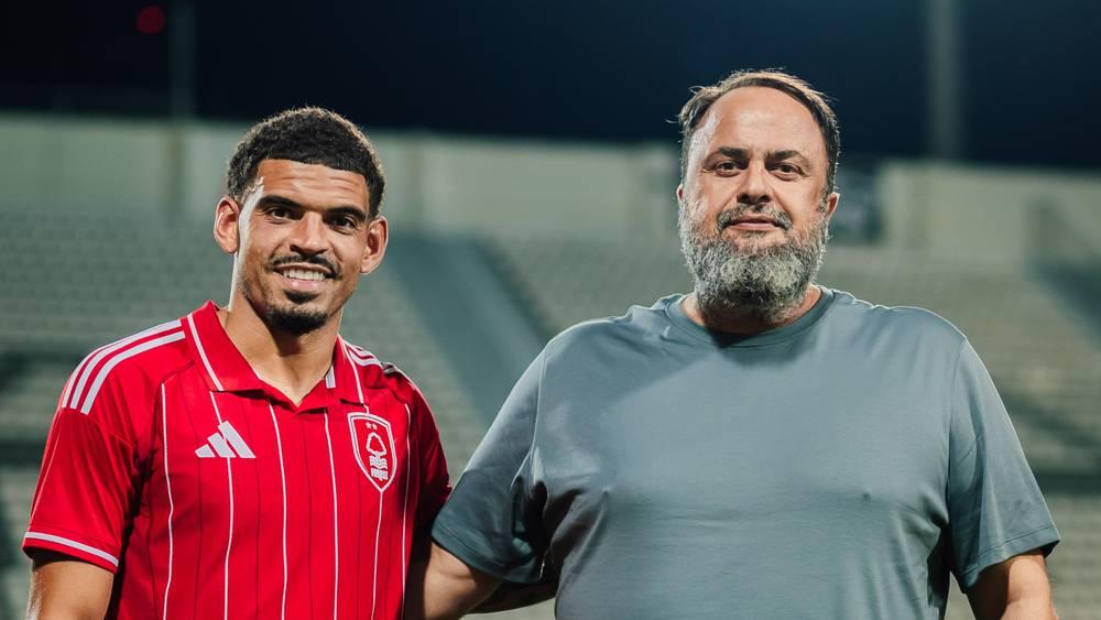 مورغان غيبس-وايت يجدد عقده مع نوتنغهام فورست ويغلق الباب أمام توتنهام