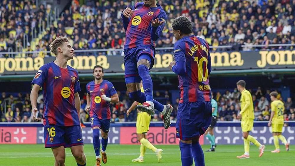 برشلونة يتوج بلقب بطل الشتاء في دوري لاليغا 2025/26