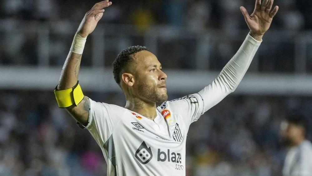 نيمار يخضع لجراحة ناجحة في الركبة اليسرى ويغيب شهرًا