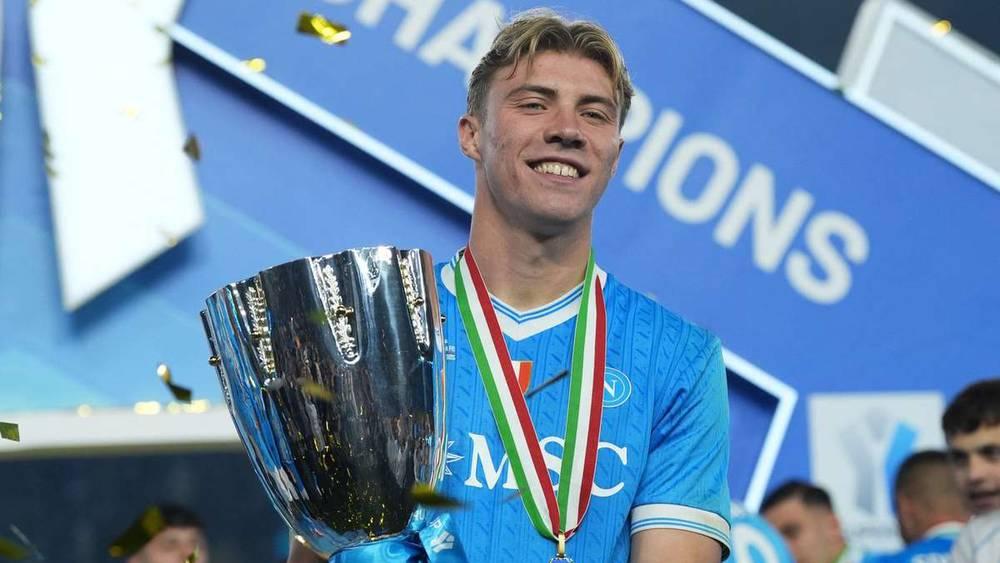 نابولي يتوج بكأس السوبر الإيطالي بفضل تألق هويلوند