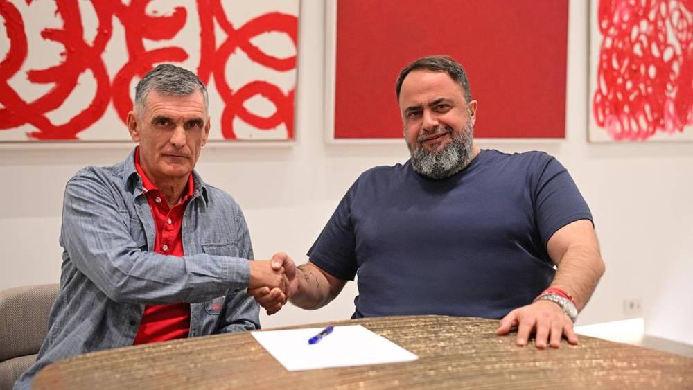 أولمبياكوس يجدد عقد مدربه مينديليبار حتى 2027