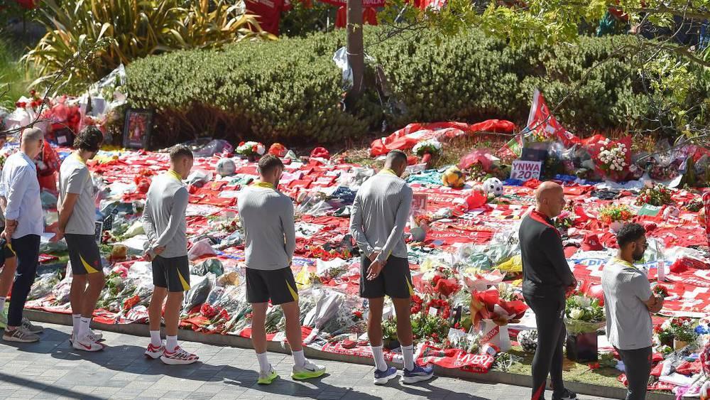 نجلا ديوغو جوتا يكرمان والدهما الراحل في مباراة ليفربول وولفرهامبتون