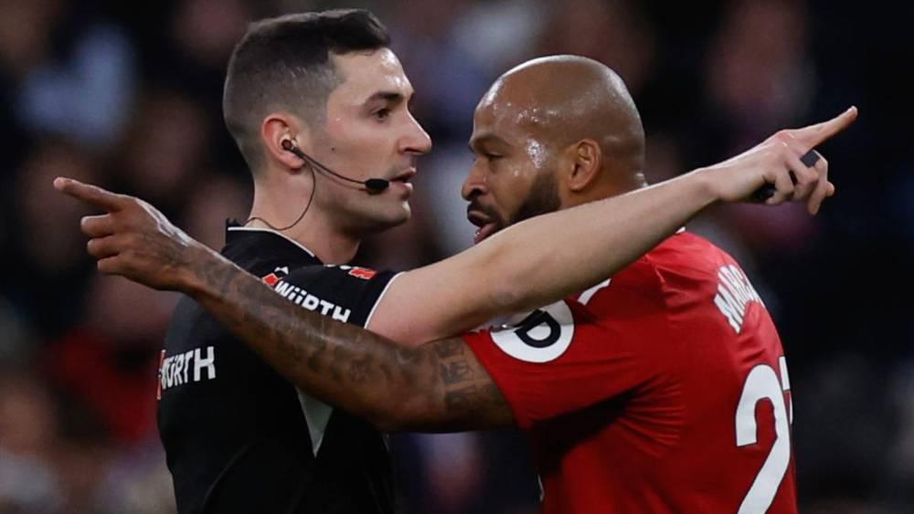 اللجنة التأديبية توقف ماركاو لاعب إشبيلية لست مباريات