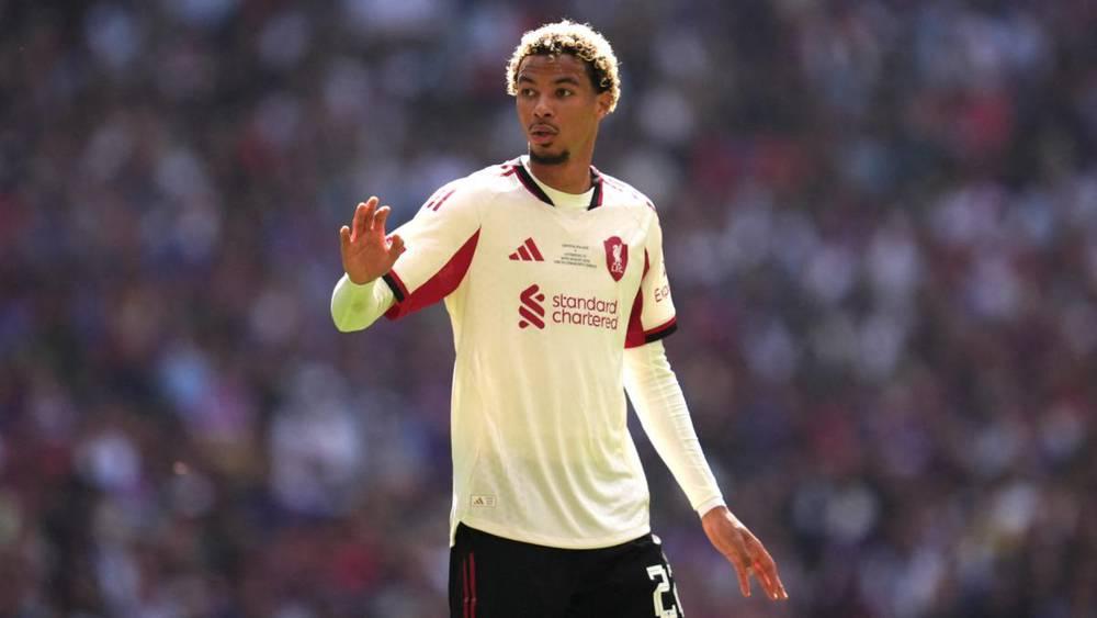 إيكيتيكي يدعم إيزاك بعد إصابته بكسر في الساق