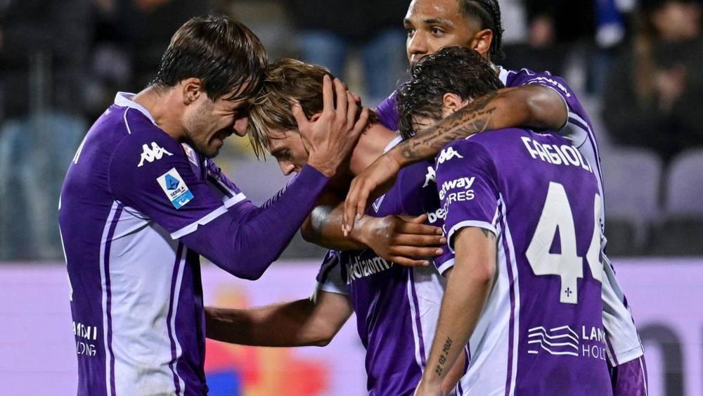 فيورنتينا يواجه تحديًا تاريخيًا للبقاء في الدوري الإيطالي