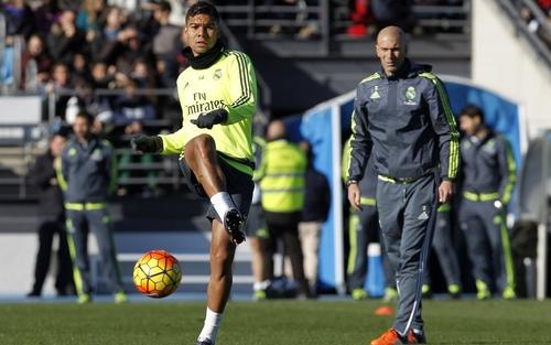 فيلم وثائقي يتناول بداية زيدان في عالم التدريب ...