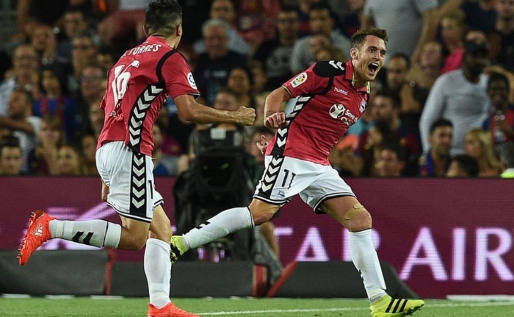 ألافيس يهزم برشلونة في قلب الكامب نو