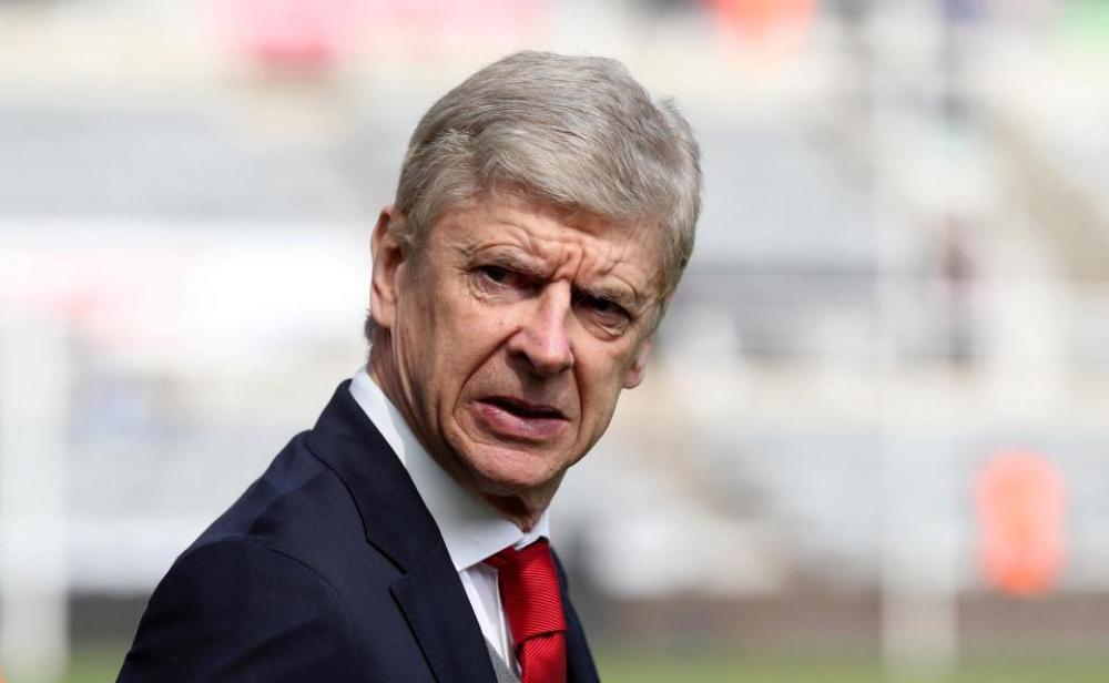 فينجر ينتقد تأخير استخدام حكم الفيديو المساعد بانجلترا