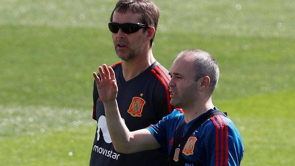 مدرب إسبانيا: سنتقبل ترشيحنا دون إصابتنا بالجنون